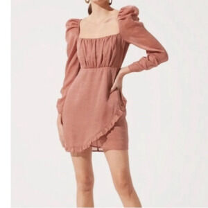 NWOT ASTR the label|| Maeve Shimmer Peach Mini Dress.W/ puff sleeves Hol…